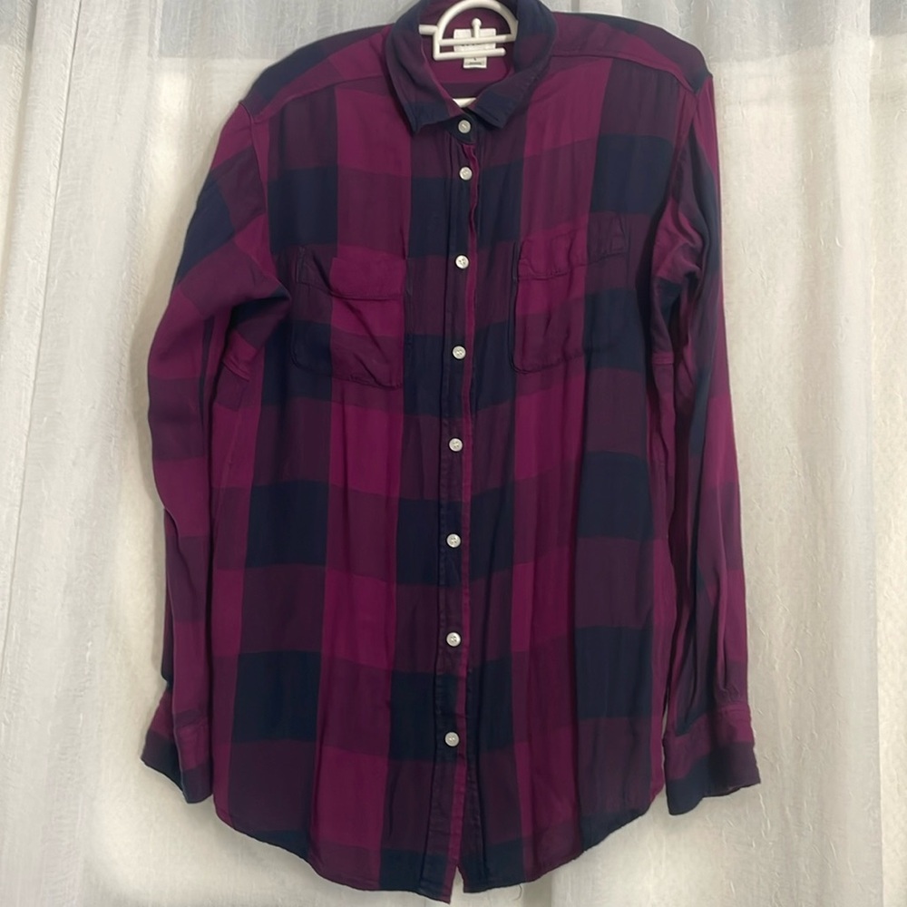 Stylus women’s plaid purple/navy Size Large blouse PTP21”length 27”